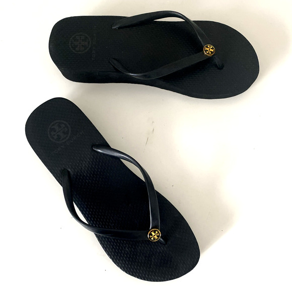 Tory Burch Wedge Flip Flop Sandal Black Thong Toe Gold Logo Slip On Platform 7.5 - Picture 8 of 12